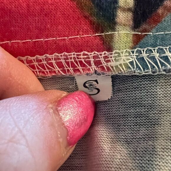 V-neck rainbow scales size small blouse - Picture 4 of 4